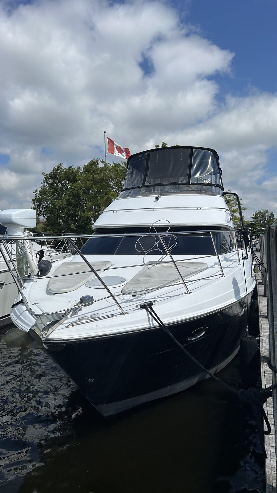2002 Carver motor yacht bow and port side