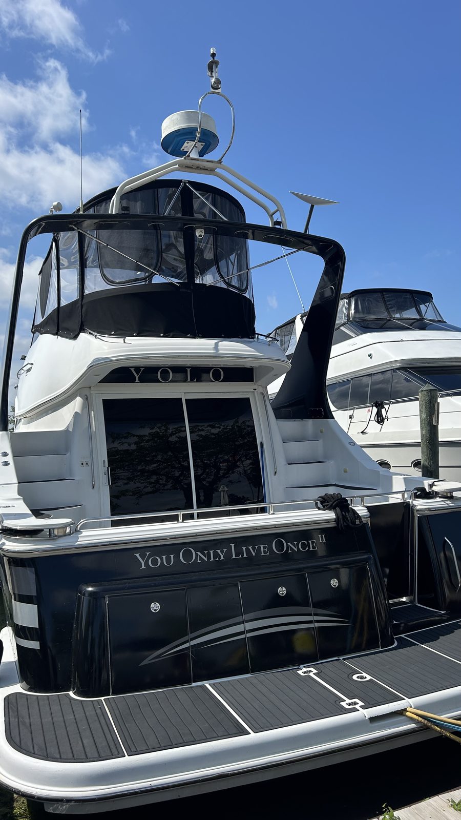 2002 Carver motor yacht transom and cockpit
