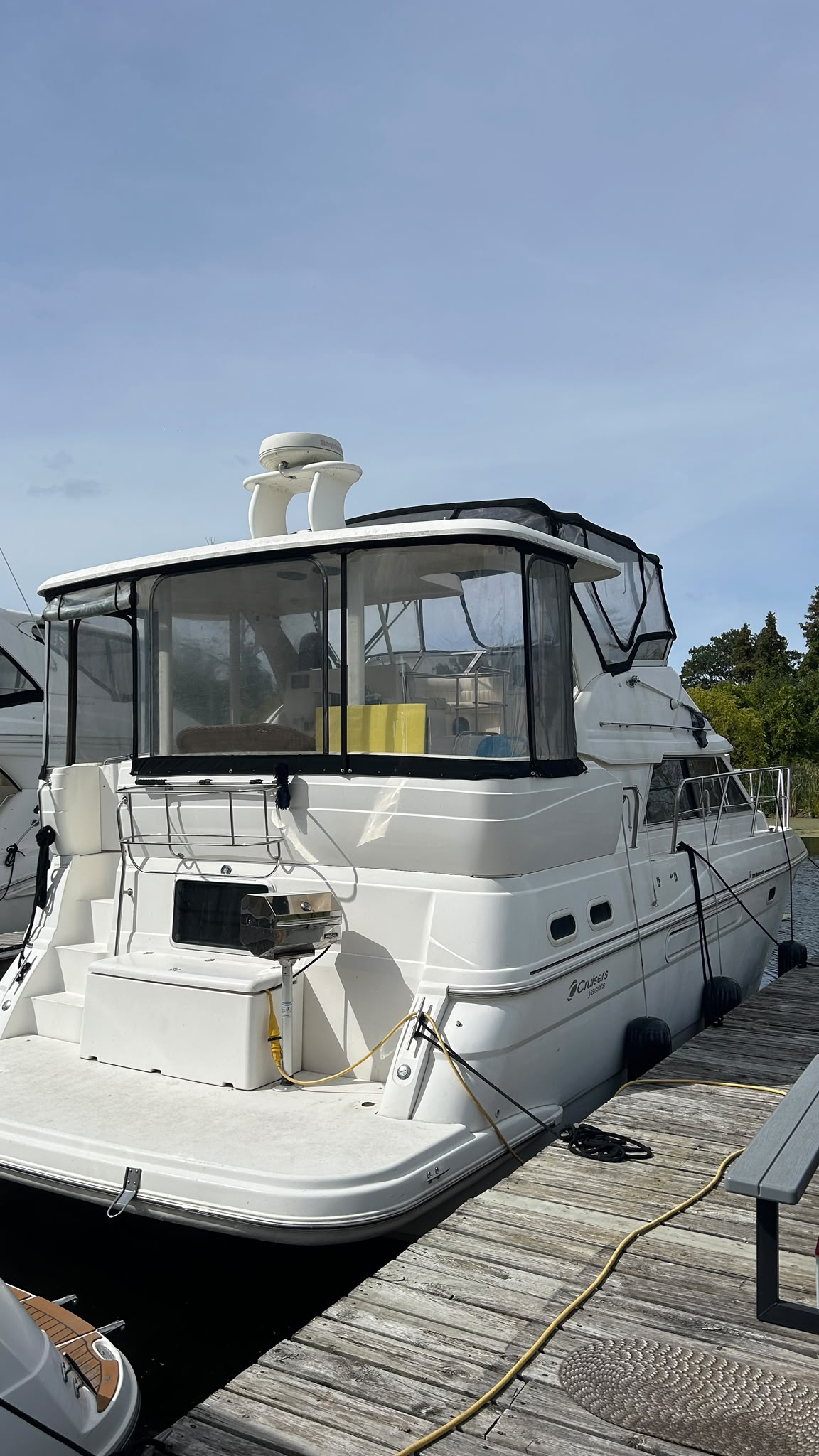 1999 Cruisers 3750 Motor Yacht, hero 2
