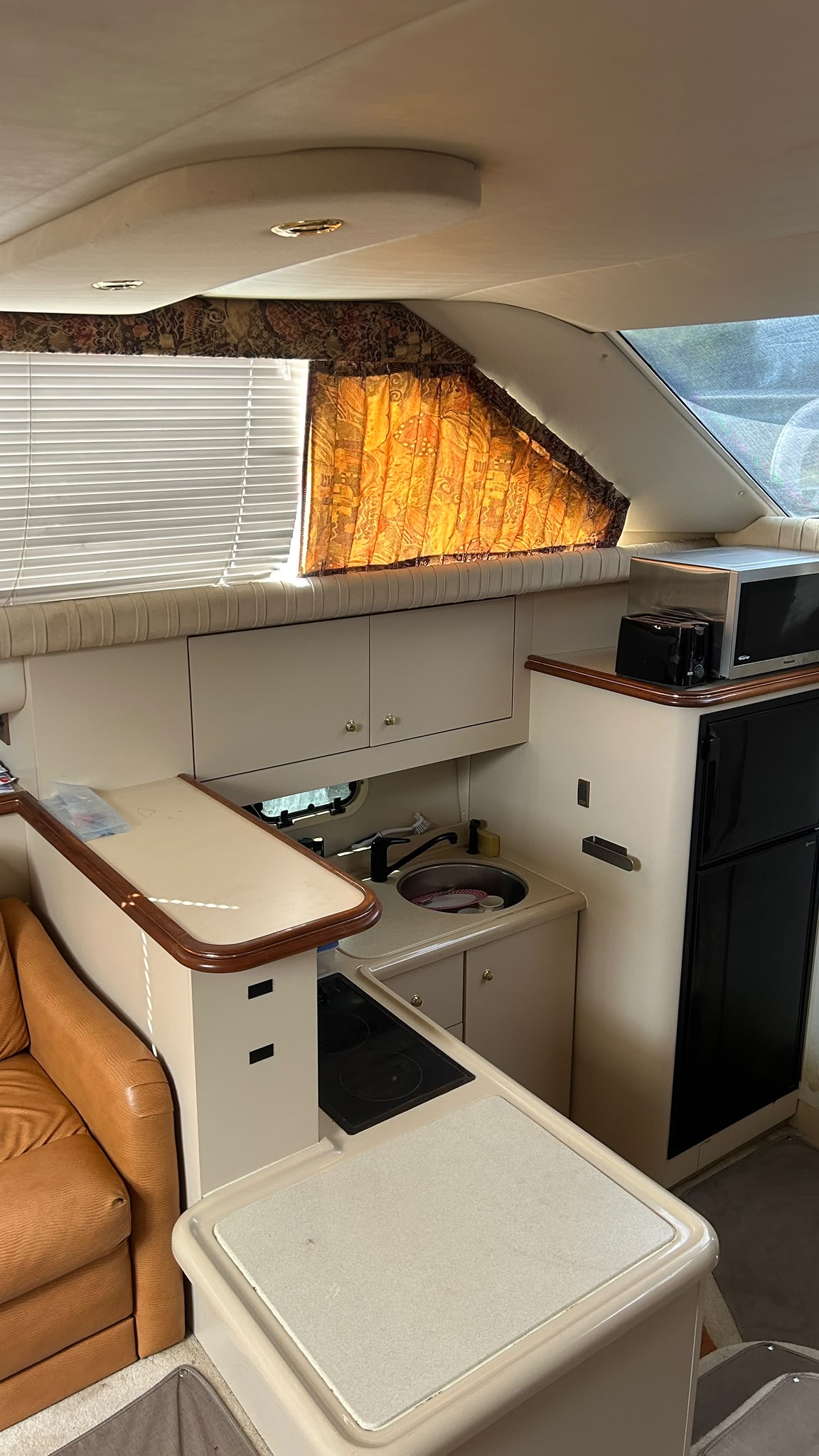 1999 Cruisers 3750 Motor Yacht, galley
