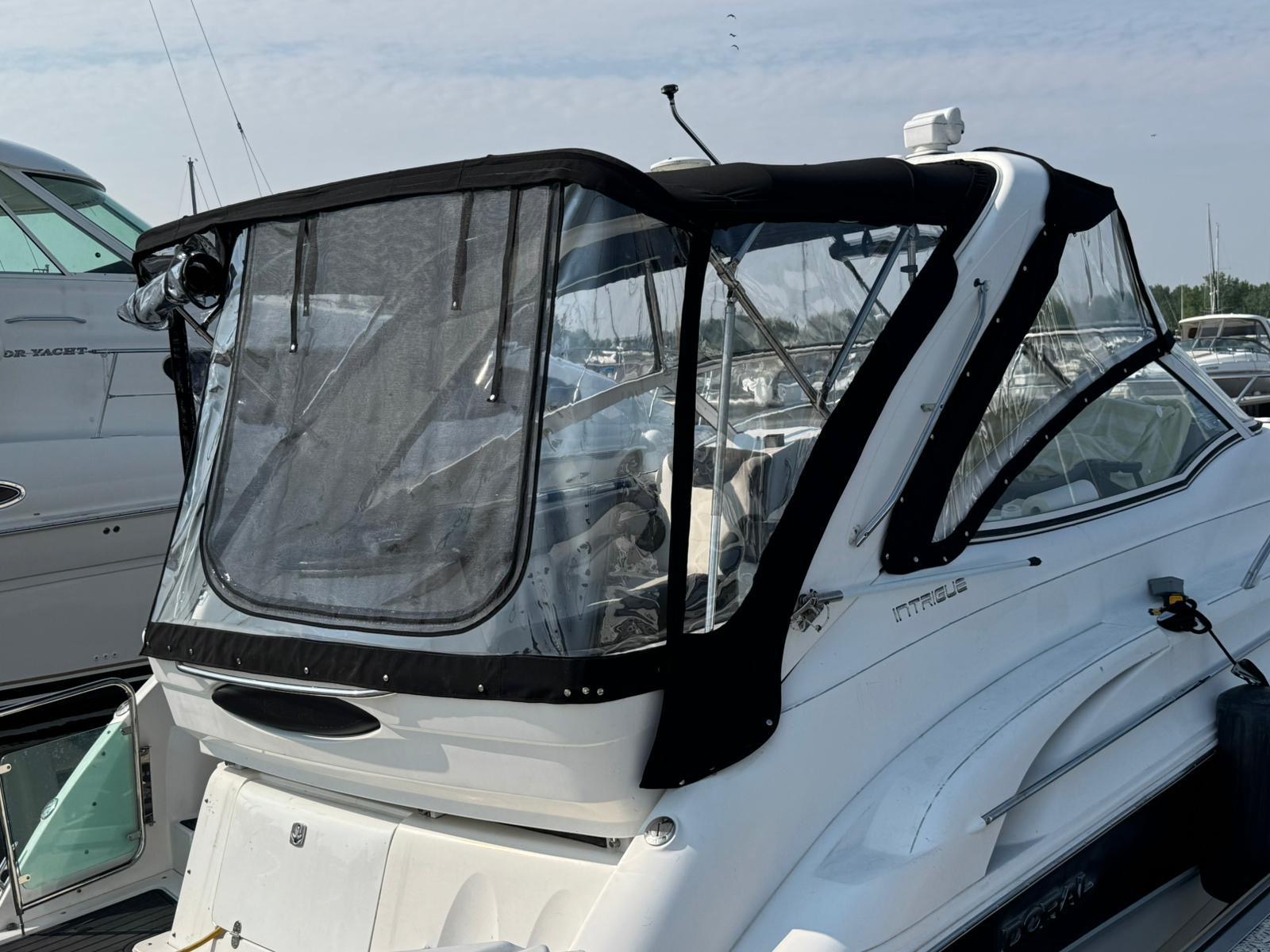 Full side-curtain enclosure on cruiser